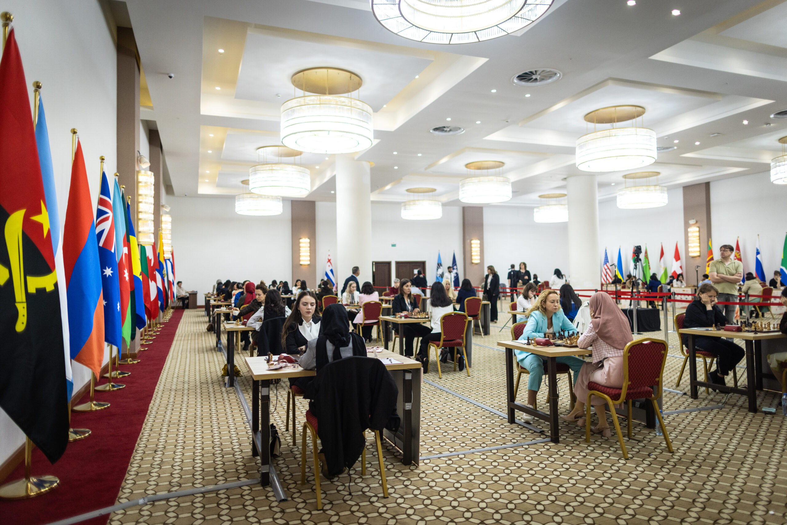 Vista general de la sala de juego durante la FIDE Women's World Cup 2025.
