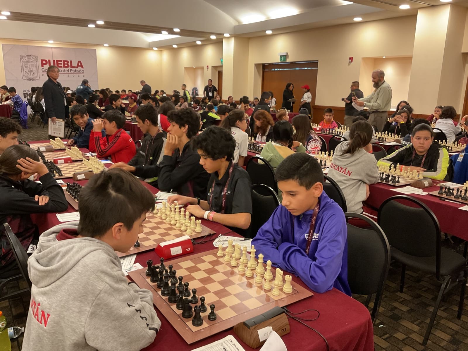 Competidores en el salón de juego de la Olimpiada Nacional de Ajedrez 2025