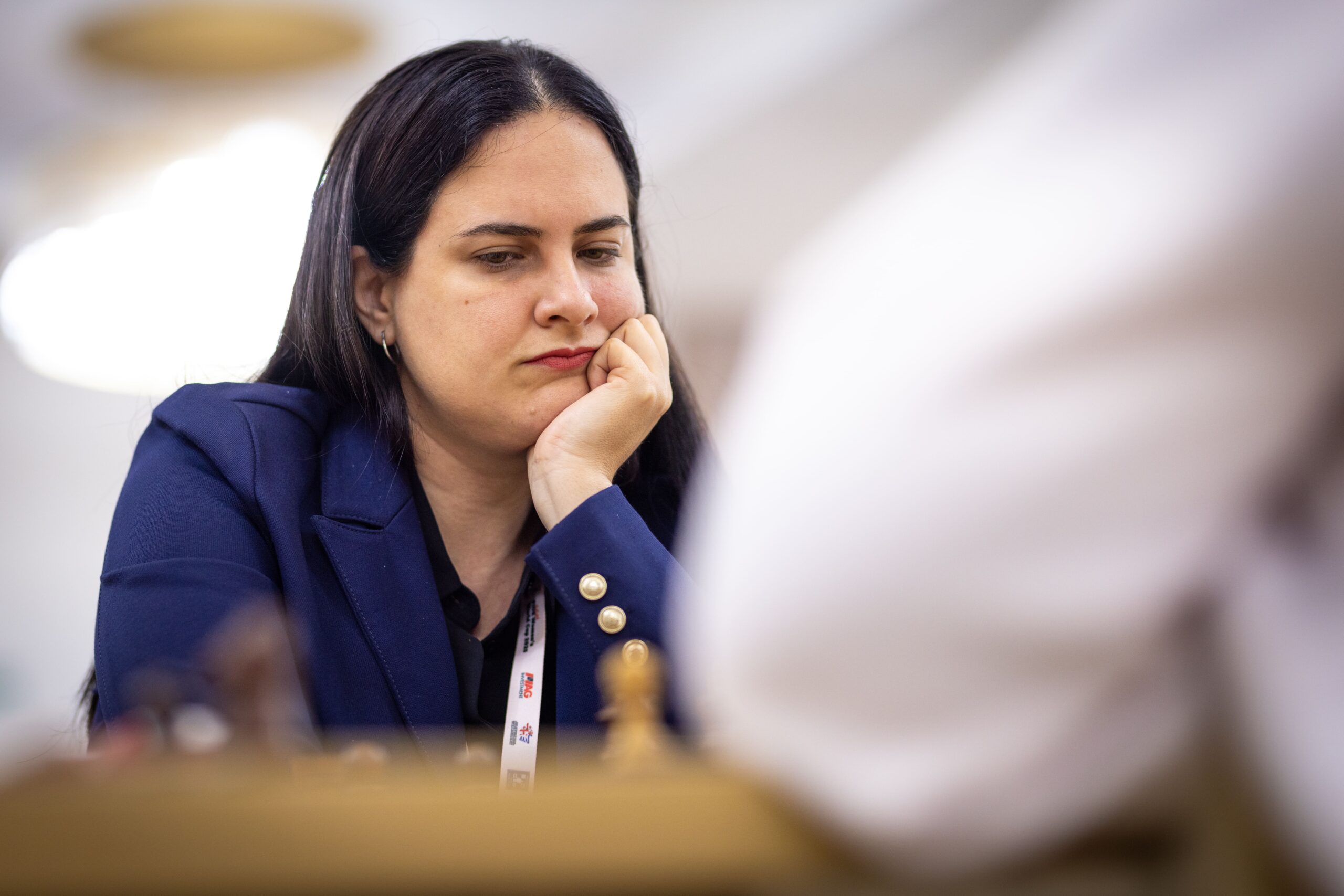 Fotografía de Tania Miranda concentrada durante su partida en la Copa del Mundo de Ajedrez 2025.