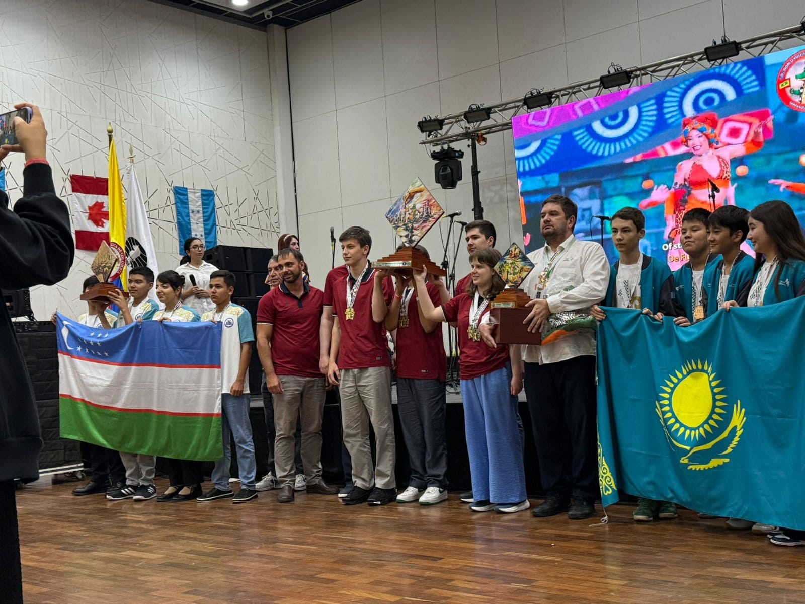 Podio de la Olimpiada Mundial Sub-16