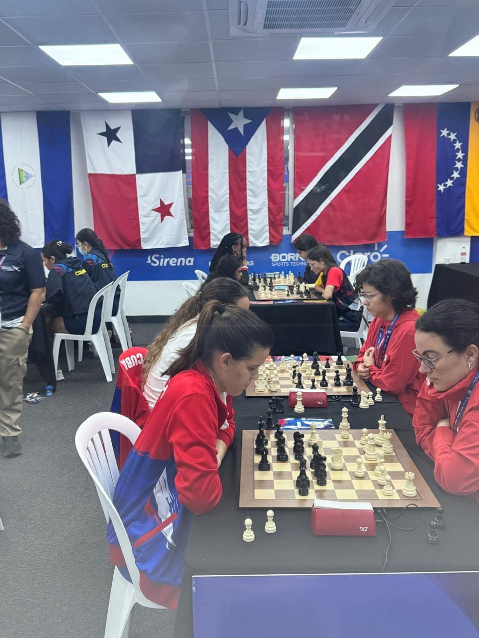 México y Cuba durante la ronda final del ajedrez rápido femenil — XXV JCC Santo Domingo 2026