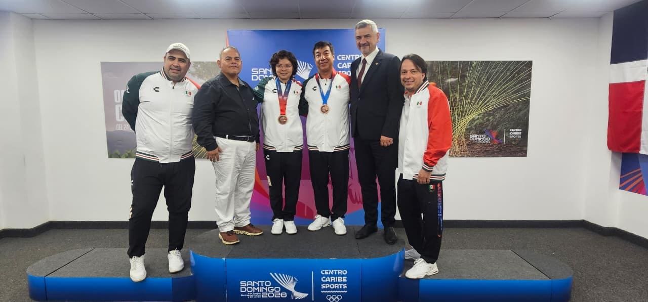 Delegación mexicana de ajedrez durante la ceremonia de premiación de los XXV JCC Santo Domingo 2026